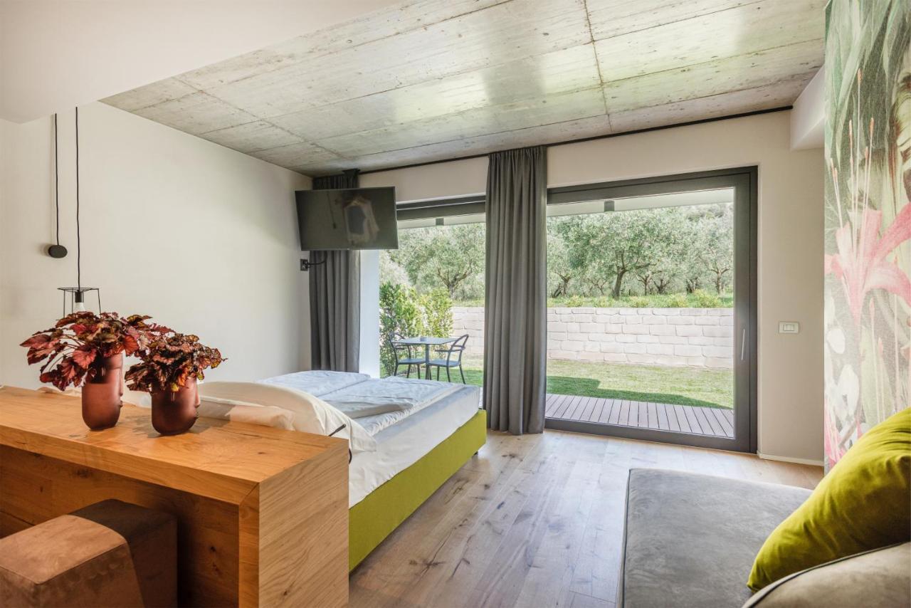 Oleeva Garda Living - Adults Only Acomodação com café da manhã Riva del Garda Exterior foto