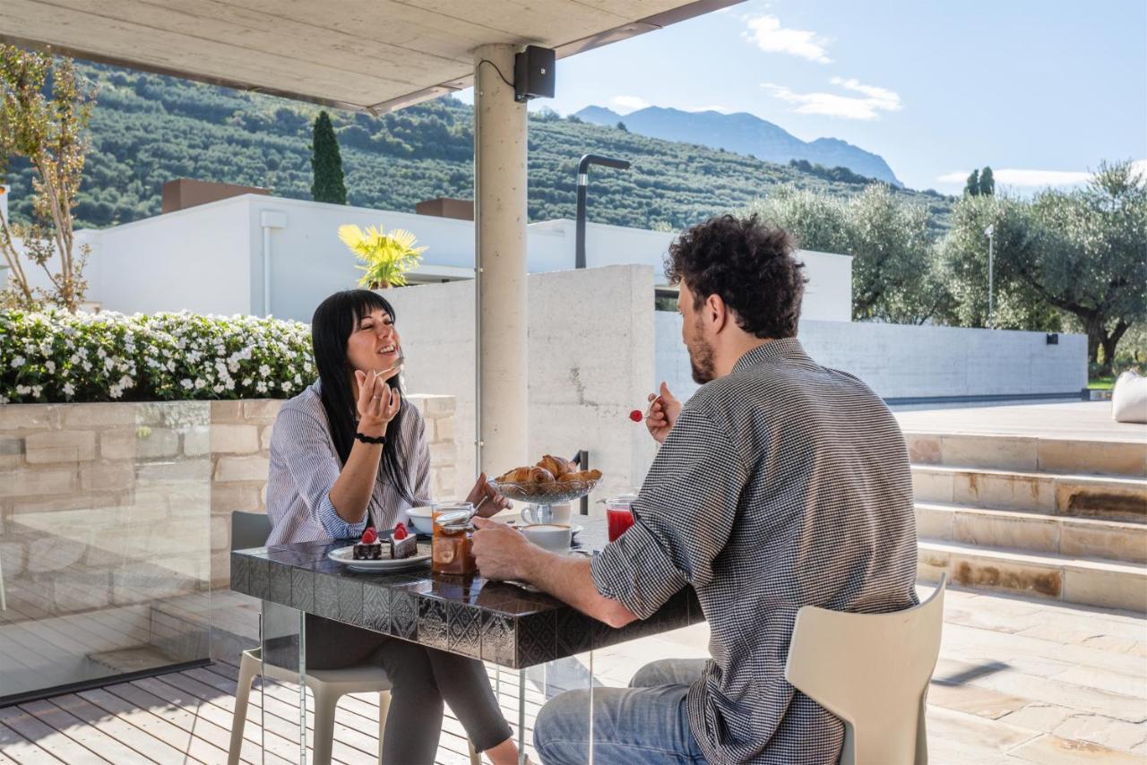 Oleeva Garda Living - Adults Only Acomodação com café da manhã Riva del Garda Exterior foto